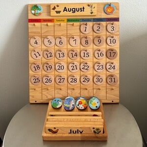 Wooden Perpetual Calendar - like new!